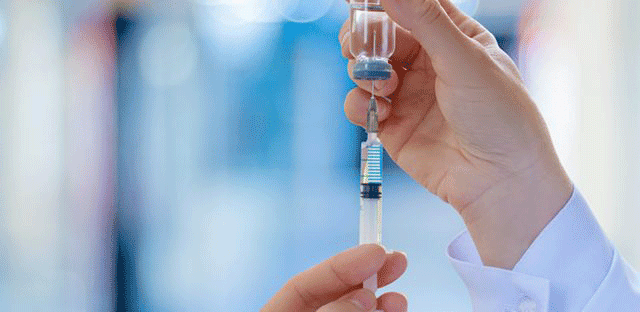 Roselyne Bachelot lance la campagne de vaccination contre la grippe A (H1N1) dans les établissements de santé