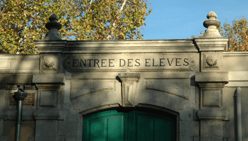 Absentéisme scolaire : faut-il suspendre les allocations familiales des parents ?