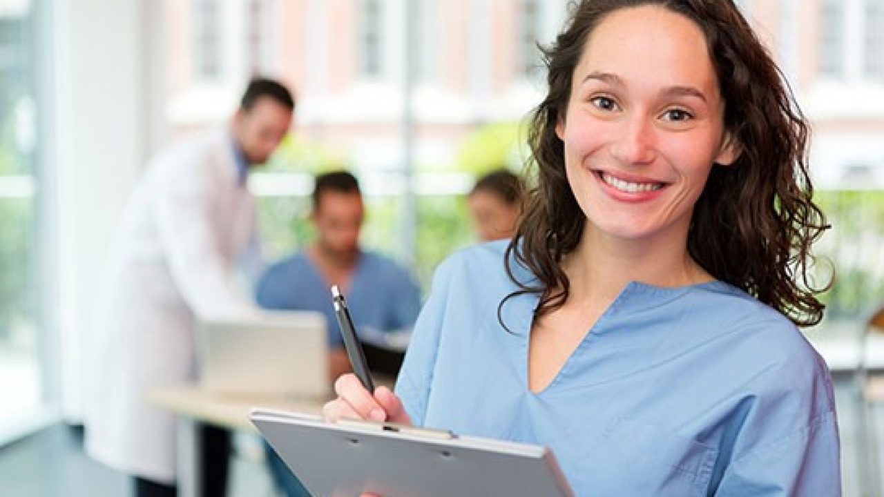 Le Diplome Professionnel Des Aides Soignants Devient Un Diplome D Etat Actualite Fonction Publique Territoriale