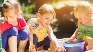Les professionnels de la petite enfance refusent de brader la qualité de l'accueil dans les crèches