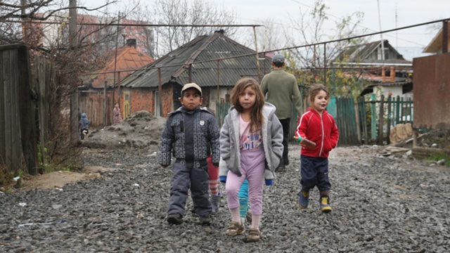 La scolarisation des enfants des gens du voyage et des Roms préoccupe la Défenseure des enfants