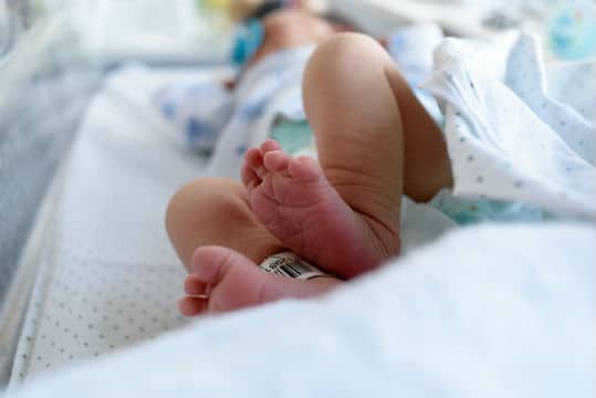 Mort subite du nourrisson : des progrès à confirmer