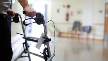 Le coût des maisons de retraite, un casse-tête pour les familles