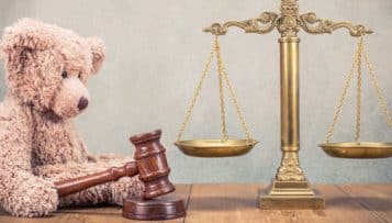 Enfance en danger : près de 300 000 jeunes pris en charge