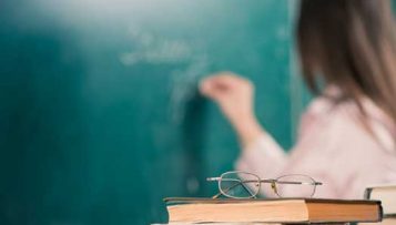 Projet de loi école : le Sénat valide une copie corrigée