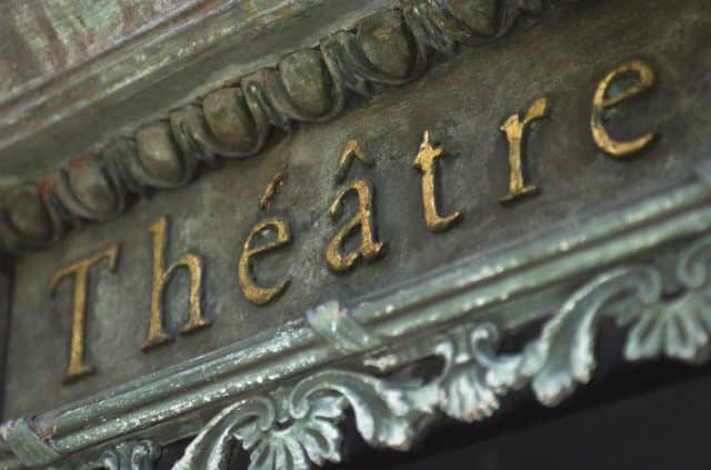 La crise brûle les planches : les théâtres face à la disette budgétaire