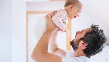 Le gouvernement vise 100 000 hommes en congé parental en 2017