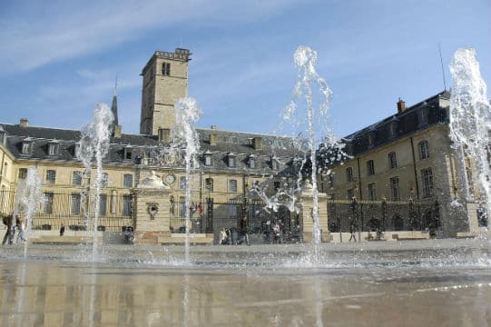 Dijon, Orléans, Saint-Étienne et Toulon pourront accéder au statut de métropole
