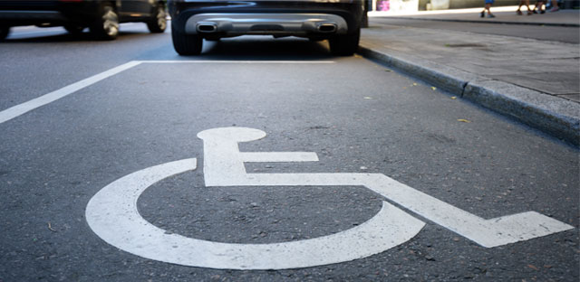 Accessibilité des villes aux handicapés: un constat "accablant" malgré des progrès selon l'APF