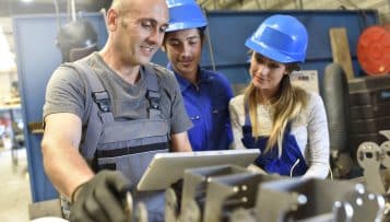 Économies: le gouvernement sollicite les CCI, promet de préserver l'apprentissage