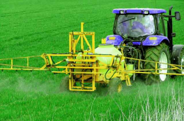 Pesticides illégaux: le gouvernement veut sensibiliser les agriculteurs