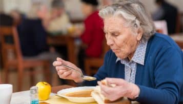 La nutrition souvent sacrifiée dans les maisons de retraite
