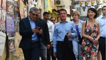 Manuel Valls rencontre des intermittents du spectacle à Avignon