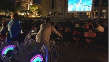 Puteaux mobilise les citoyens au climat par une séance de "vélo-cinéma"
