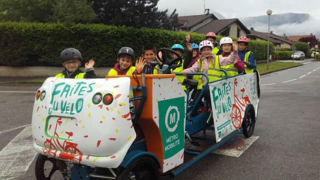 Une collectivité normande première en France à financer des cyclo-bus scolaires