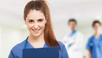 FPH : les années d'études d'infirmiers peuvent-elles être regardées comme des périodes de services d'agent non titulaire ?