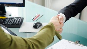 Les contrats aidés ont permis de créer 17 000 emplois en 2015 social