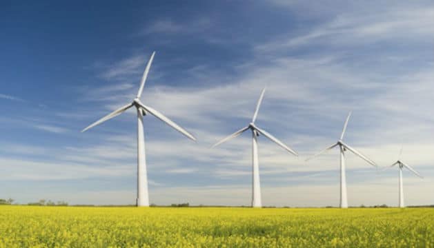 Un producteur d'électricité propose aux habitants d'une commune de cofinancer un projet éolien