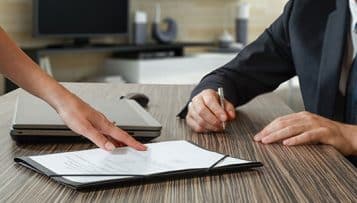 Quelles sont les conséquences de la signature d’un marché par un agent incompétent ?