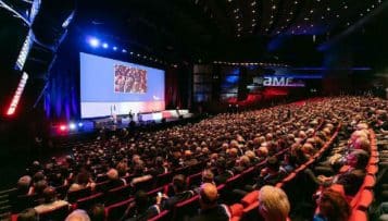 Édouard Philippe tente de répondre à l'inquiétude des maires réunis en congrès