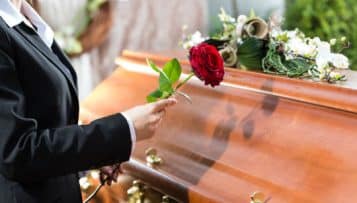 Obsèques : Familles Rurales relève des écarts de prix "considérables"