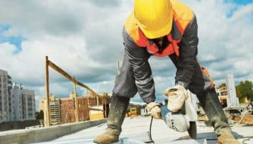 Marchés publics : l'appel d'offres peut prévoir la présence d'un interprète