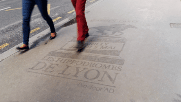 Après Nantes, Bordeaux s'oppose à la publicité éphémère sur les trottoirs de son centre