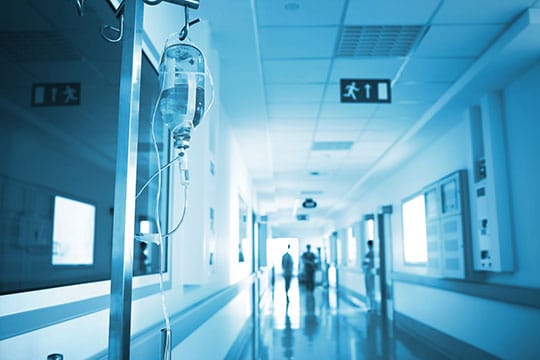 Un tiers des hôpitaux publics toujours en "endettement excessif" selon la Cour des comptes