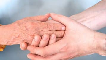 Alzheimer : une campagne pour un regard moins dur sur les malades