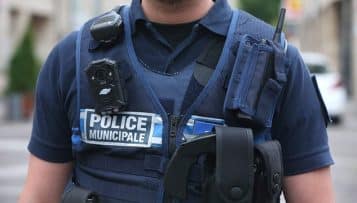 Bordeaux expérimente les "caméras-piétons" pour ses policiers municipaux
