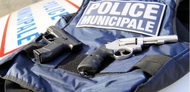 Sécurité : Vaulx-en-Velin va armer ses policiers municipaux et créer des "brigades de nuit"