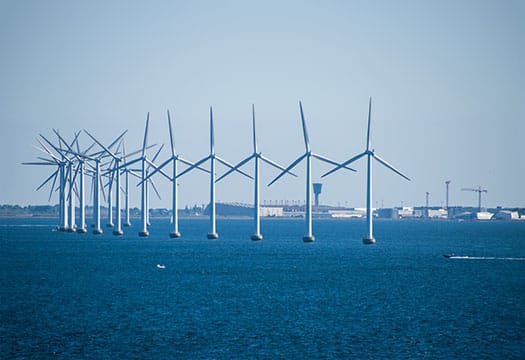 Éolien en mer : les six projets confirmés, baisse du soutien public de 15 milliards d'euros selon Emmanuel Macron