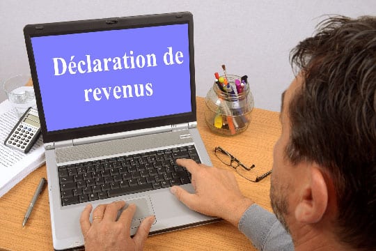 Le secrétaire d'Etat au numérique Mounir Mahjoubi a dévoilé jeudi 13 septembre à Nantes un plan d'aide aux exclus du numérique, pour éviter la marginalisation des personnes qui maîtrisent mal ou pas du tout l'usage des ordinateurs et d'internet.