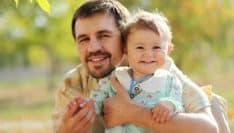 Un rapport propose de porter le congé paternité à deux ou trois semaines