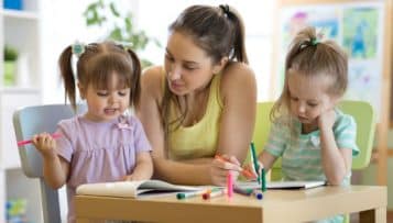 Assistants maternels : révision des modalités de formation et d’agrément