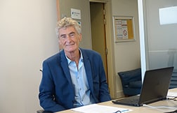 Hugues Perinel, coach et journaliste