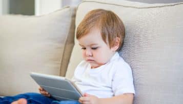 Les écrans et les très jeunes enfants, un enjeu de santé, selon Agnès Buzyn