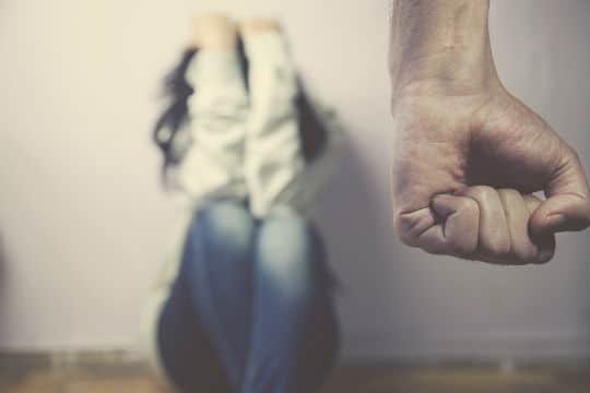 Violences au sein du couple : les recommandations de la HAS aux CHRS