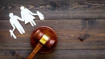 Fessée, écrans, rétention : le Défenseur des droits inquiet pour les enfants de 0 à 6 ans