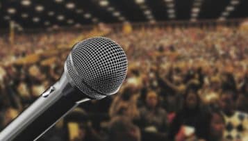 Le Congrès des maires s'ouvre entre tensions et appel au dialogue