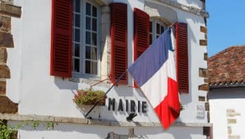 Grand débat : les maires ruraux veulent la suspension des mesures de fermeture de services publics