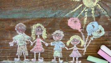 Le gouvernement lance une concertation pour améliorer le sort des enfants placés