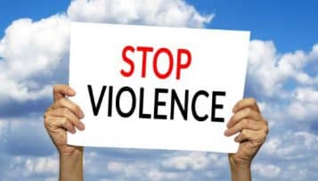 Violences faites aux femmes : plus de 400 interventions en 2018 grâce à des téléphones d'urgence