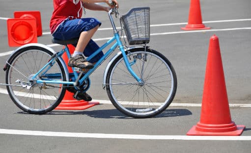 Le gouvernement veut apprendre à tous les enfants à "rouler à vélo"