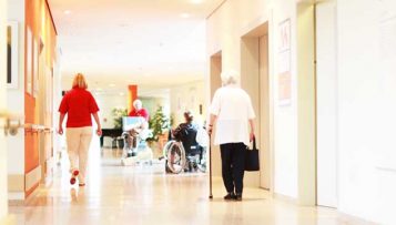 Légère augmentation du nombre de professionnels du soin en Ehpad