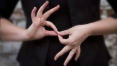 Des "sourdoués" formés au numérique en langue des signes, une première