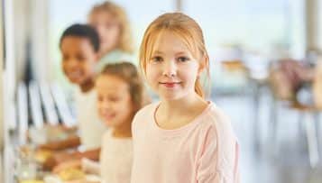 Cantine : le Défenseur des droits veut mettre fin aux discriminations d'accès