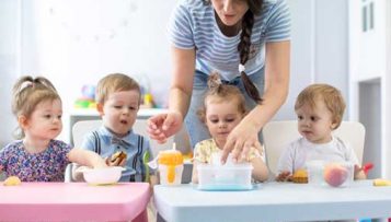 Crèches : les élus locaux plaident pour un report de l’augmentation de la participation financière des familles