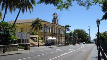 Emmanuel Macron lance de nouveaux "contrats" pour "changer concrètement la vie" en Outre-mer