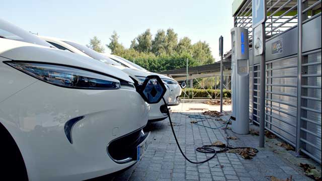 Le gouvernement annonce des aides aux bornes de recharge pour véhicules électriques